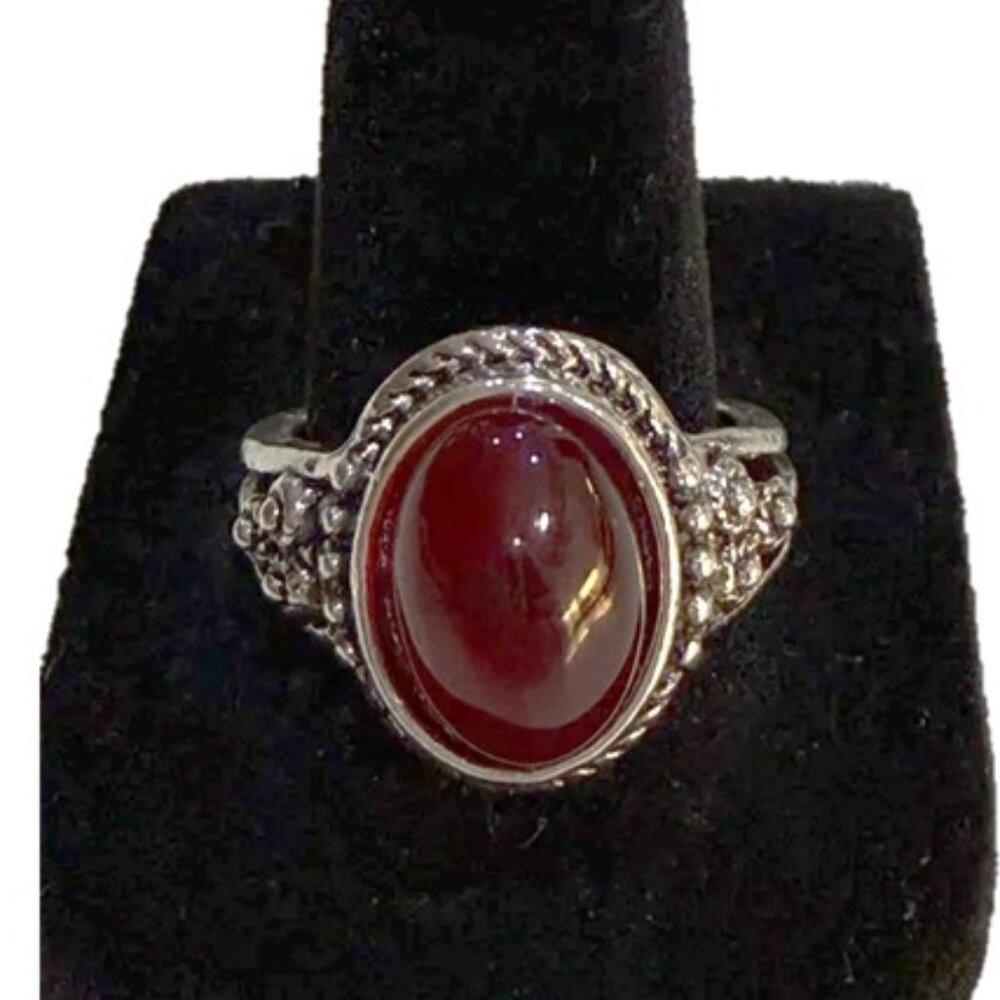 Vintage-Inspired Silver Tone Ring with Deep Red Cabochon